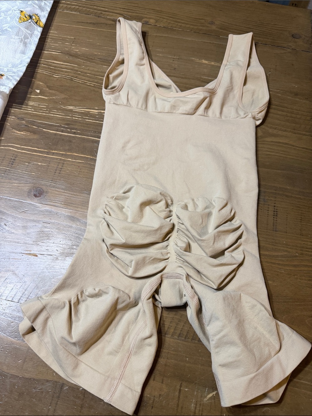 Seamless Nude Shaping Slip with Built-In Bust Support - Picture 2 of 3